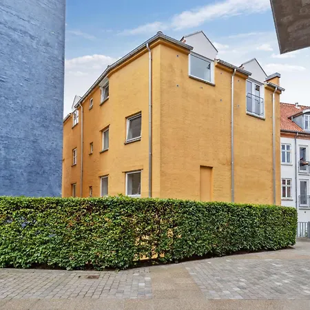 Nyrenoveret 2br Lejlighed I Hjertet Af Aalborg