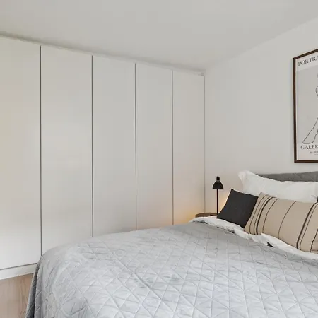 Nyrenoveret 2br Lejlighed I Hjertet Af