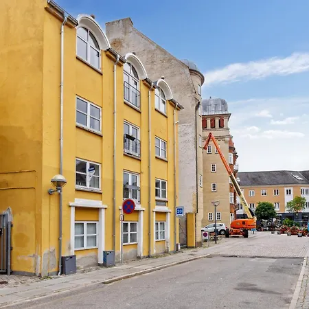Nyrenoveret 2br Lejlighed I Hjertet Af * Aalborg