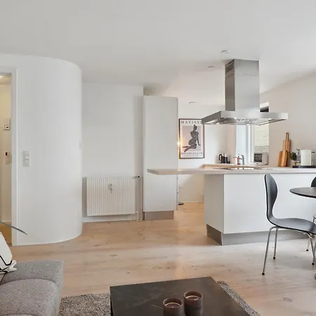 Nyrenoveret 2br Lejlighed I Hjertet Af Appartement