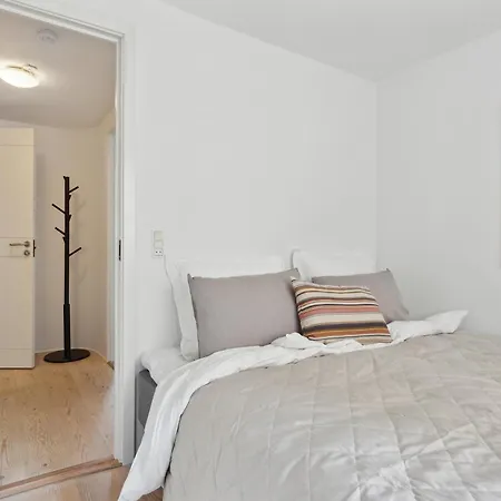 Nyrenoveret 2br Lejlighed I Hjertet Af