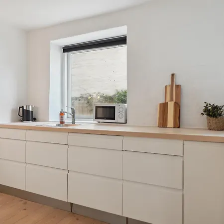 Nyrenoveret 2br Lejlighed I Hjertet Af Appartement *