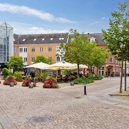 Nyrenoveret 2br Lejlighed I Hjertet Af Apartment